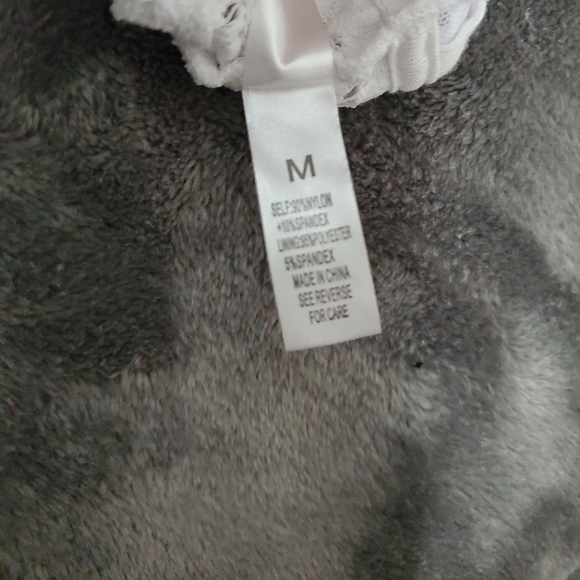 Trendy designer inspired crochet bralette - Picture 4 of 4